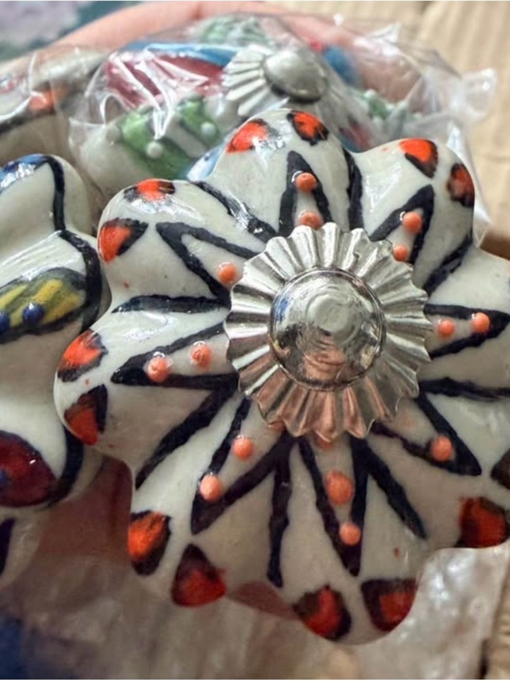 Artncraft Hand-Painted Ceramic Cabinet Knobs (Set of 4) - Picture 2 of 5